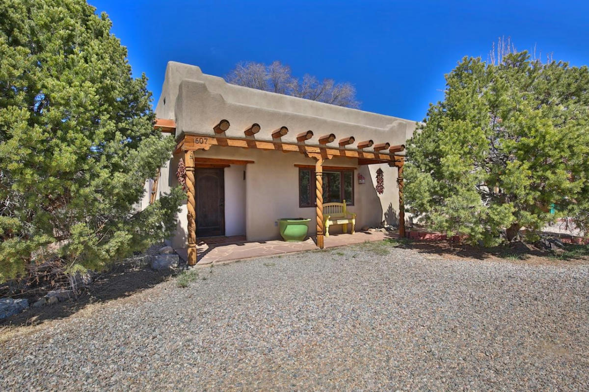 607 CRITCHER RD, TAOS, NM 87571, photo 1 of 23