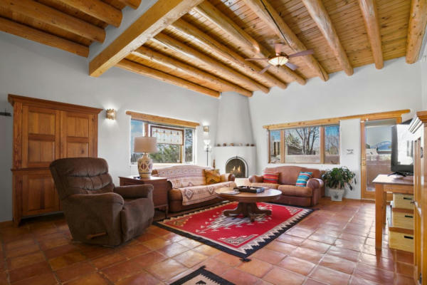 607 CRITCHER RD, TAOS, NM 87571, photo 5 of 23