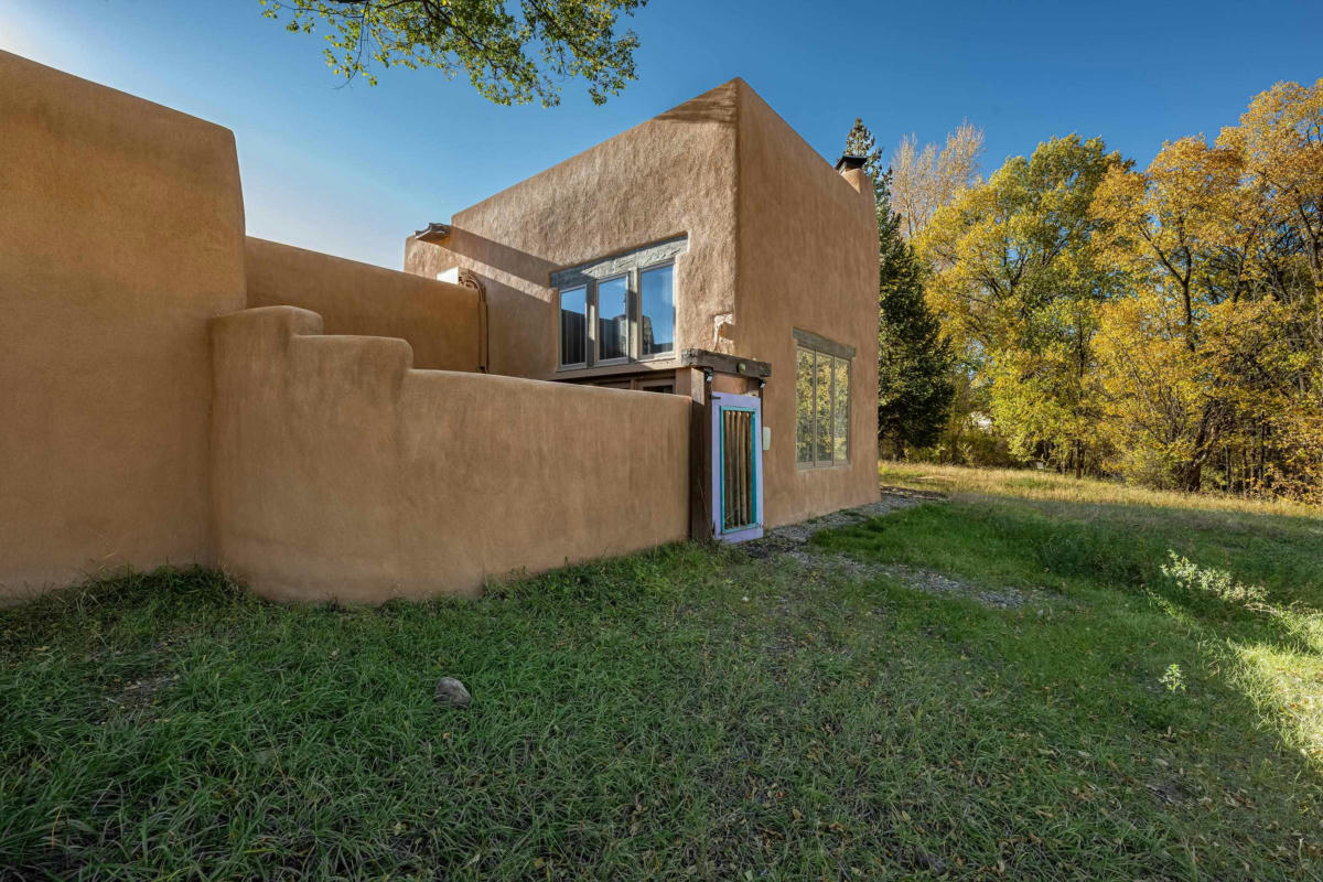 301 N TRAPPER RD, TAOS, NM 87571, photo 1 of 18