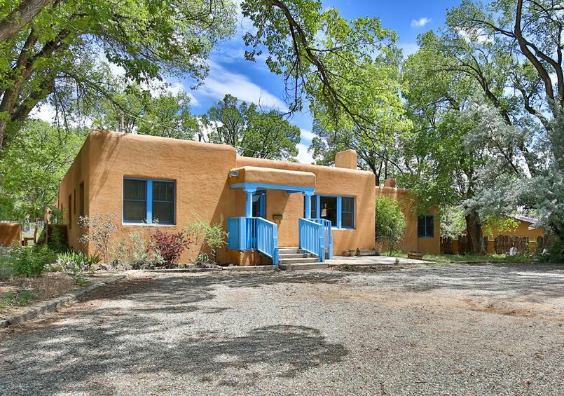 218 BEIMER ST, TAOS, NM 87571, photo 1 of 30