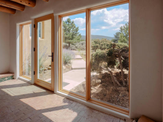 1010 CALLE CUERVO, TAOS, NM 87571, photo 5 of 30