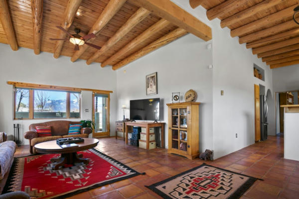 607 CRITCHER RD, TAOS, NM 87571, photo 3 of 23